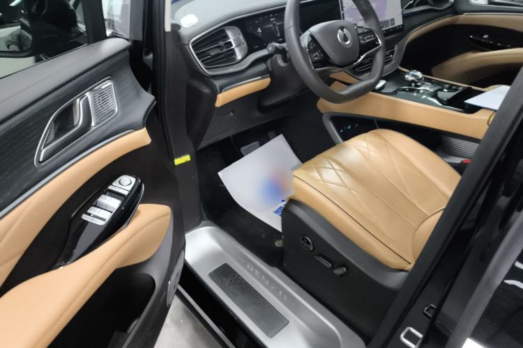 Used Denza D9 2024 DM-i 980 Four-Wheel Drive Prestige Model
