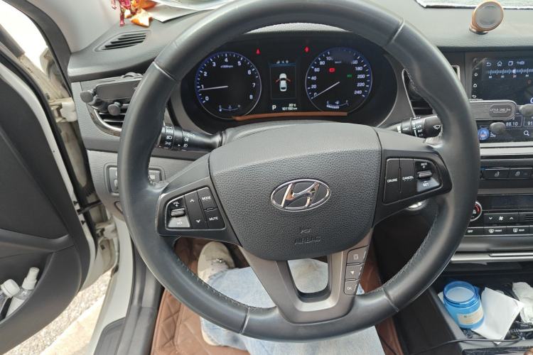 Used Hyundai Mistra 2014 1.8L Automatic Deluxe DLX Model Steering Wheel