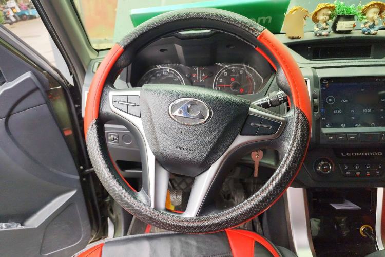 Used Leopaard Q6 2015 2.4L Manual Two-Wheel-Drive Elite Model
