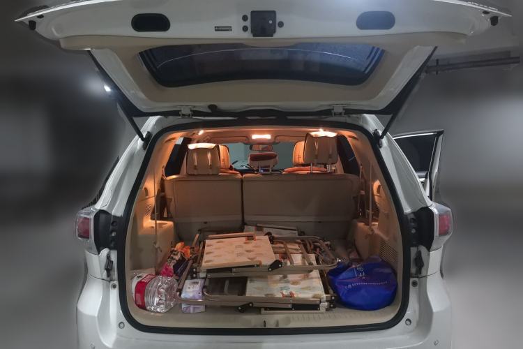 Used Toyota Highlander 2015 3.5L 4x4 Elite Edition 7-Seater Trunk