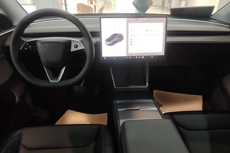 Used Tesla Model Y 2025 Rear-Wheel-Drive Version Center Console