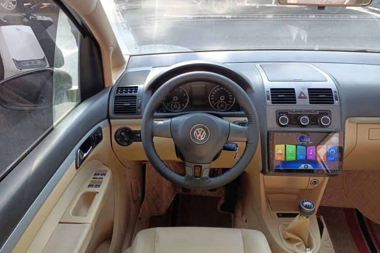 Used Volkswagen Touran 2011 1.4T Manual ZhiShang Edition 5-seater
