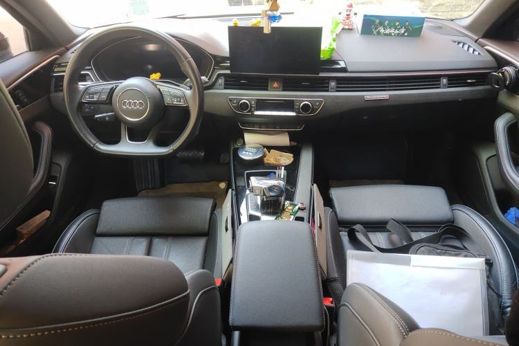 Used Audi A4L 2023 40 TFSI Luxury Dynamic Model Center Console