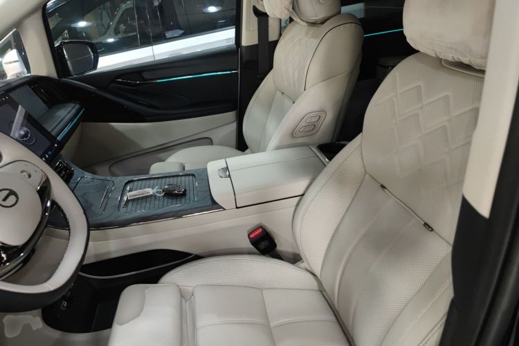 Used GAC Trumpchi Xiangwang M8 2025 Kunkun Series Ultra First-Class Cabin