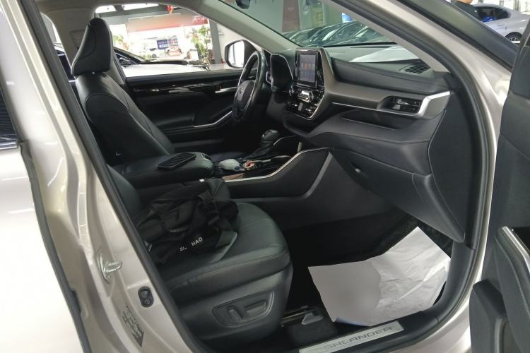 Used Toyota Highlander 2023 2.5L Smart Electric Hybrid Dual-Motor All-Wheel-Drive Luxury 7-Seater Right Front Seat