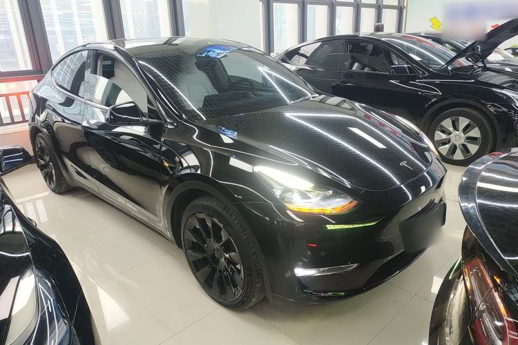 Used Tesla Model Y 2022 Long-Range All-Wheel-Drive Version Front Right 45 Deg