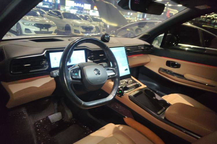 Used Nio ES8 2022 100kWh Signature Edition Six-Seater Center Console