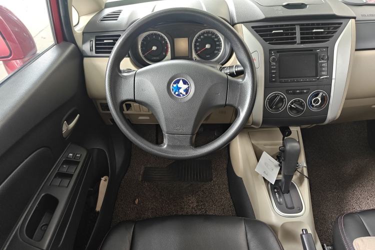 Used Venucia R50 2013 1.6L Automatic Fashion Edition Steering Wheel
