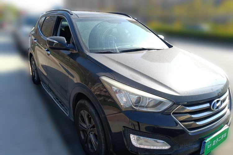 Used Hyundai Santa Fe 2013 2.4L Automatic Two-Wheel Drive Smart Version Front Right 45 Deg