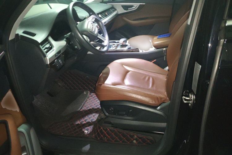 Used Audi Q7  Left Front Seat