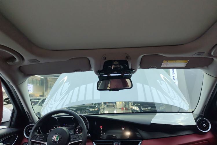 Used Alfa Romeo Giulia 2017 2.0T 200HP Luxury Edition
