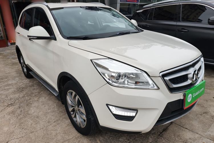 Used BAIC Senova X65 2015 2.0T Automatic Elite Model Front Right 45 Deg