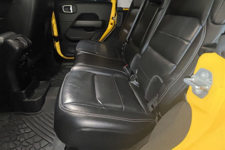 Used Jeep Wrangler 2019 2.0T Sahara Four-Door Version China VI Emission Standard
