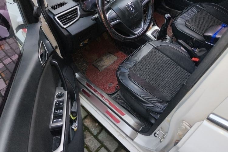 Used Baojun 310 2016 1.2L manual Comfort trim level