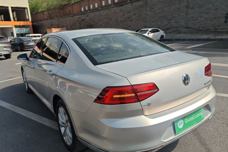 Used Volkswagen Magotan 2017 330TSI DSG Luxury Model Exterior 2