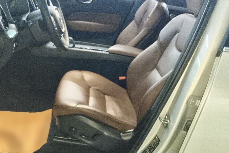 Used Volvo XC60 2022 B5 4x4 Zhiyi Luxury Edition
