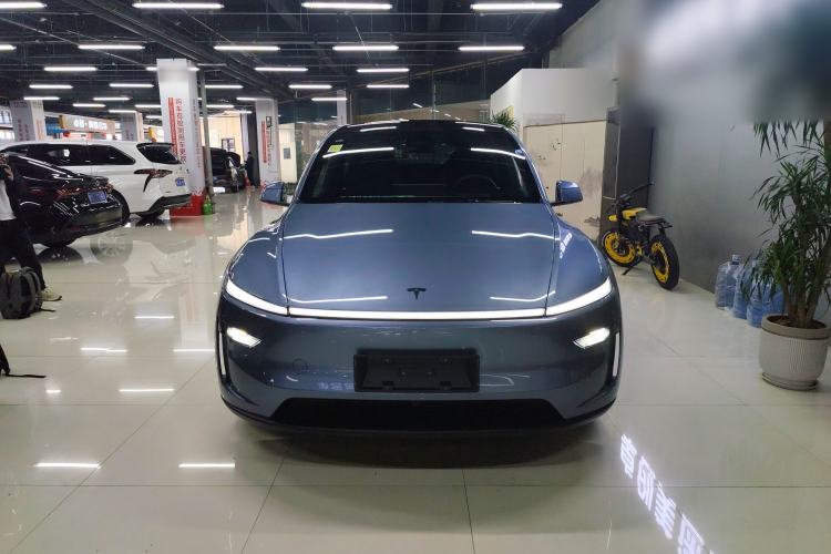Used Tesla Model Y L 2025 Model Long-Range All-Wheel-Drive Version
