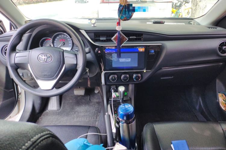 Used Toyota Corolla 2017 Revised Version 1.2T S-CVT GL Center Console