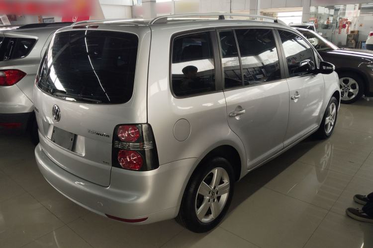 Used Volkswagen Touran 2015 1.4T DSG Comfort Edition 5 Seats Rear Right 45 Deg