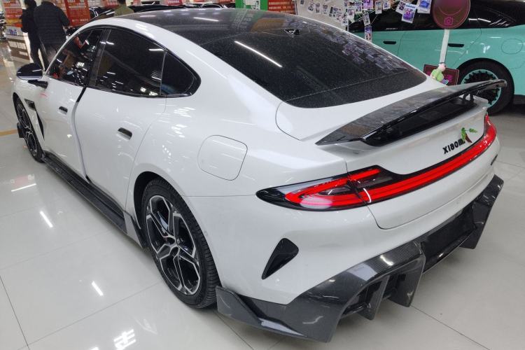 Used Xiaomi Auto SU7 2024 Four-Wheel Drive Ultra-Long Range Advanced Intelligent Driving Max Edition