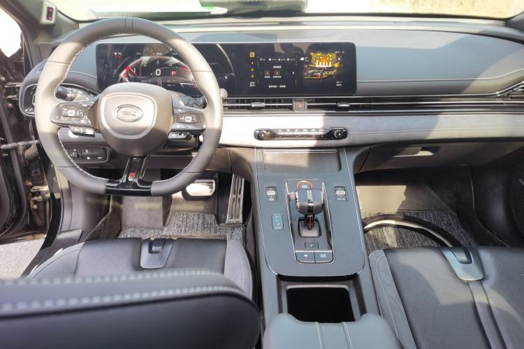 Used GAC Trumpchi EMPOW 2023 400T Automatic R MAX Center Console