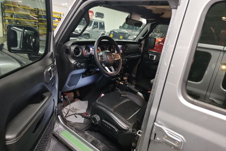 Used Jeep Wrangler 2019 2.0T Sahara Four-Door Version China VI Emission Standard
