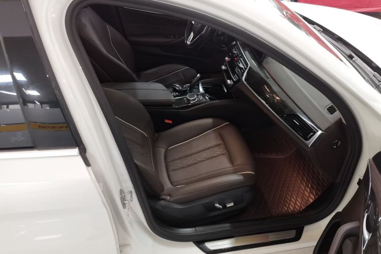 Used BMW 5 Series 2021 Updated Version 525Li Luxury Package Right Front Seat