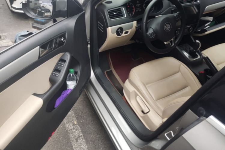 Used Volkswagen Sagitar 2012 1.4TSI Automatic Luxury Edition Driver Seat