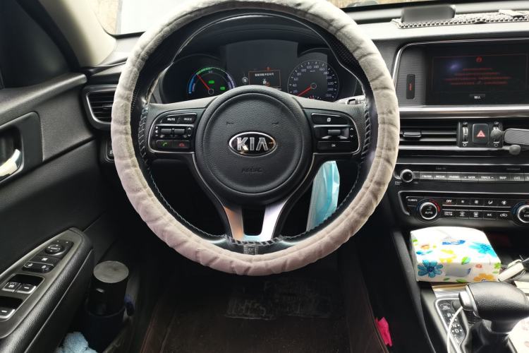 Used Kia K5 2016 2.0L Hybrid GLS Steering Wheel