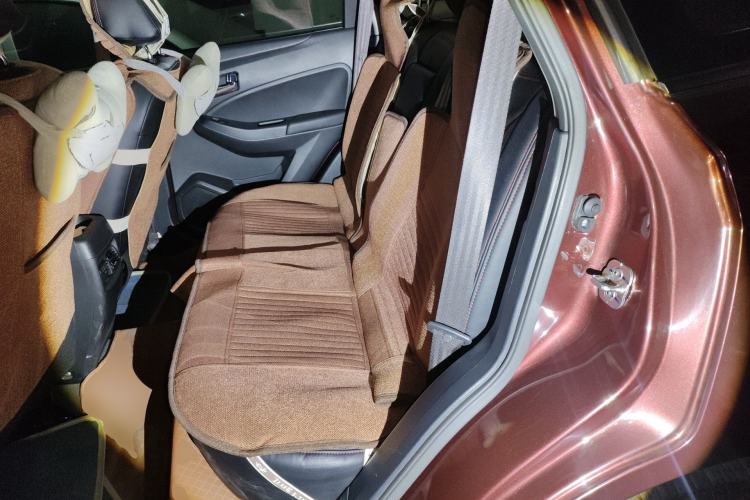 Used Venucia T70 2015 2.0L CVT Smart Edition
