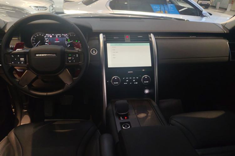 Used Land Rover Discovery 2023 300PS S Center Console