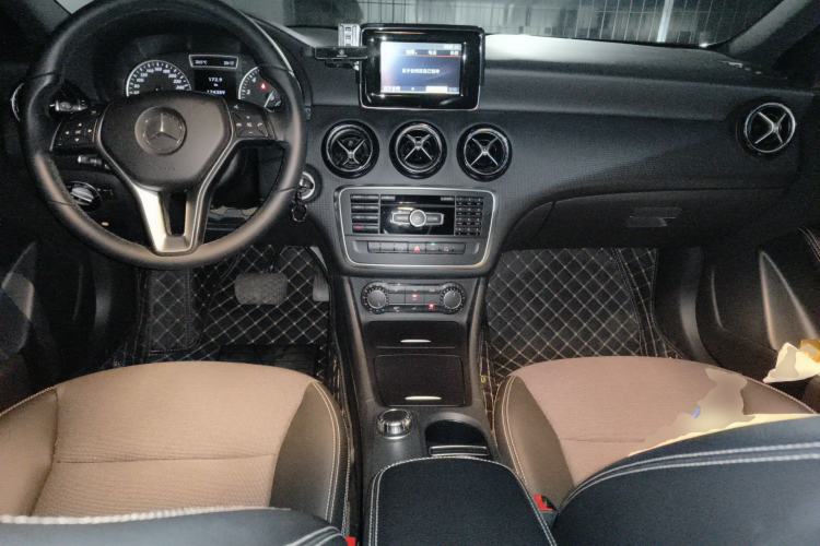 Used Mercedes-Benz A-Class 2013 A 180 Fashion Model Center Console