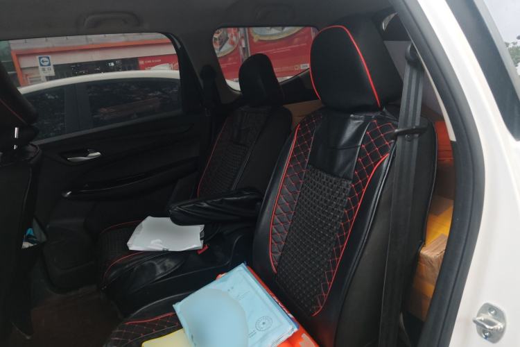 Used Baojun 730 2019 1.5L Manual Fashion Model 7-seater China VI Left Rear Seat