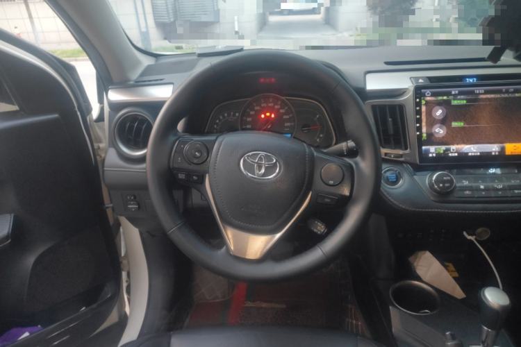 Used Toyota RAV4 2015 2.5L Automatic 4x4 Elite Edition Steering Wheel
