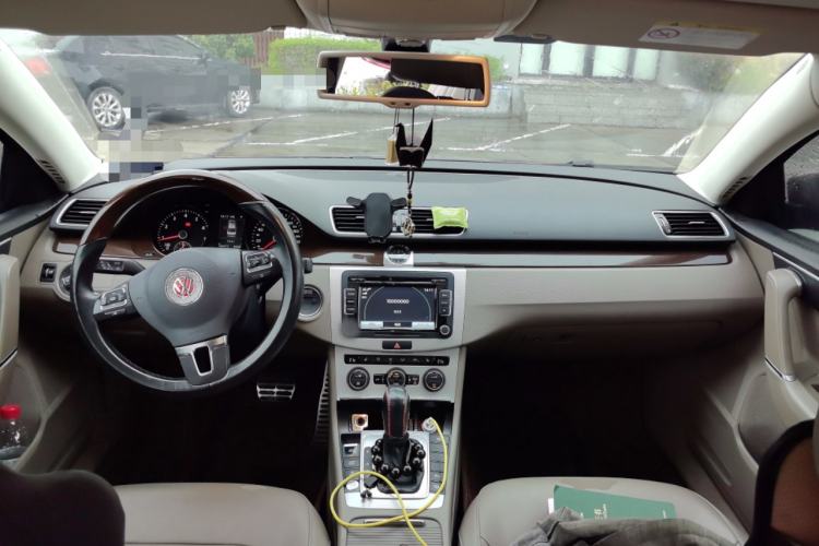 Used Volkswagen Magotan 2015 2.0 TSI Prestige Model Center Console