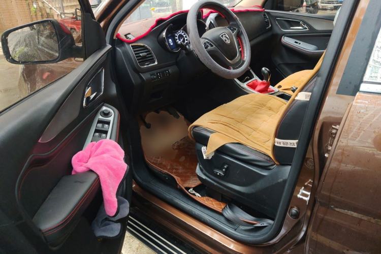 Used Baojun 560 2015 1.8L manual luxury version
