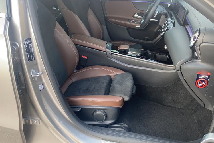 Used Mercedes-Benz A-Class 2022 Second Facelift A 200 L Sport Sedan Fashion Version
