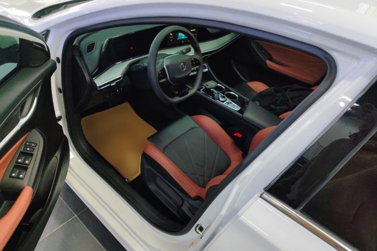 Used CHANGAN Eado 2023 Changan Edition PLUS Blue Whale NE 1.4T GDI DCT Prestige Version
