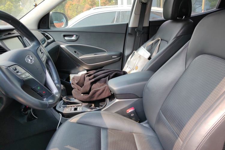 Used Hyundai Santa Fe Classic 2013 3.0L 4x4 Luxury Edition 7 Seats Euro V Left Front Seat