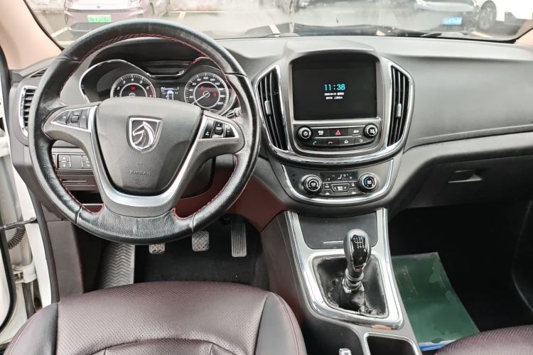 Used Baojun 560 2016 1.8L Manual Luxury Edition Center Console