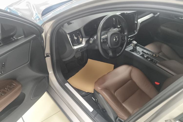 Used Volvo S60 2021 T4 Zhiyi Luxury Edition
