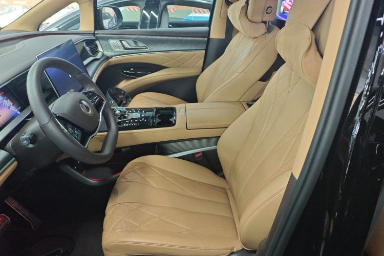 Used Denza D9 2025 DM-i Intelligent Drive 1020 Four-Wheel Drive Prestige Model
