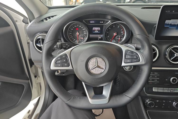 Used Mercedes-Benz GLA 2019 GLA 200 Fashion Model Steering Wheel