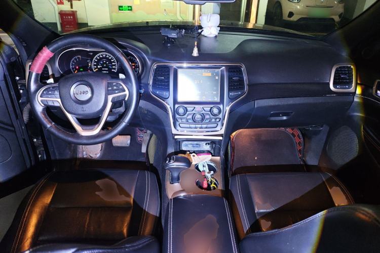 Used Jeep Grand Cherokee 2014 3.0L Comfort Navigation Edition Center Console