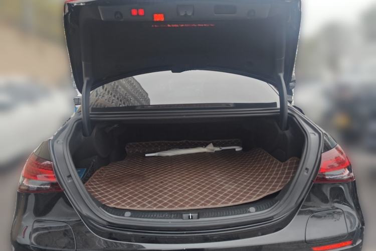 Used Mercedes-Benz E-Class New Energy 2022 E 350 e L Plug-in Hybrid Sedan Trunk