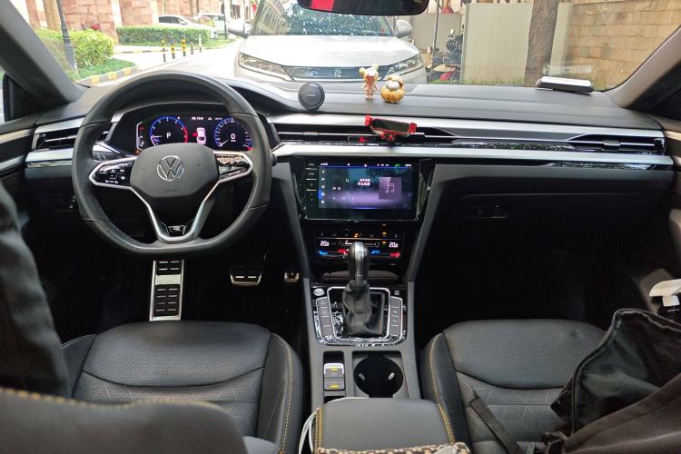 Used Volkswagen FAW-Volkswagen CC 2021 380TSI Striking Edition Center Console