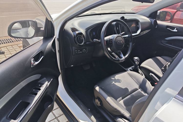 Used Kia kx1 Stonic 2021 1.4L Automatic Fun Edition Driver Seat