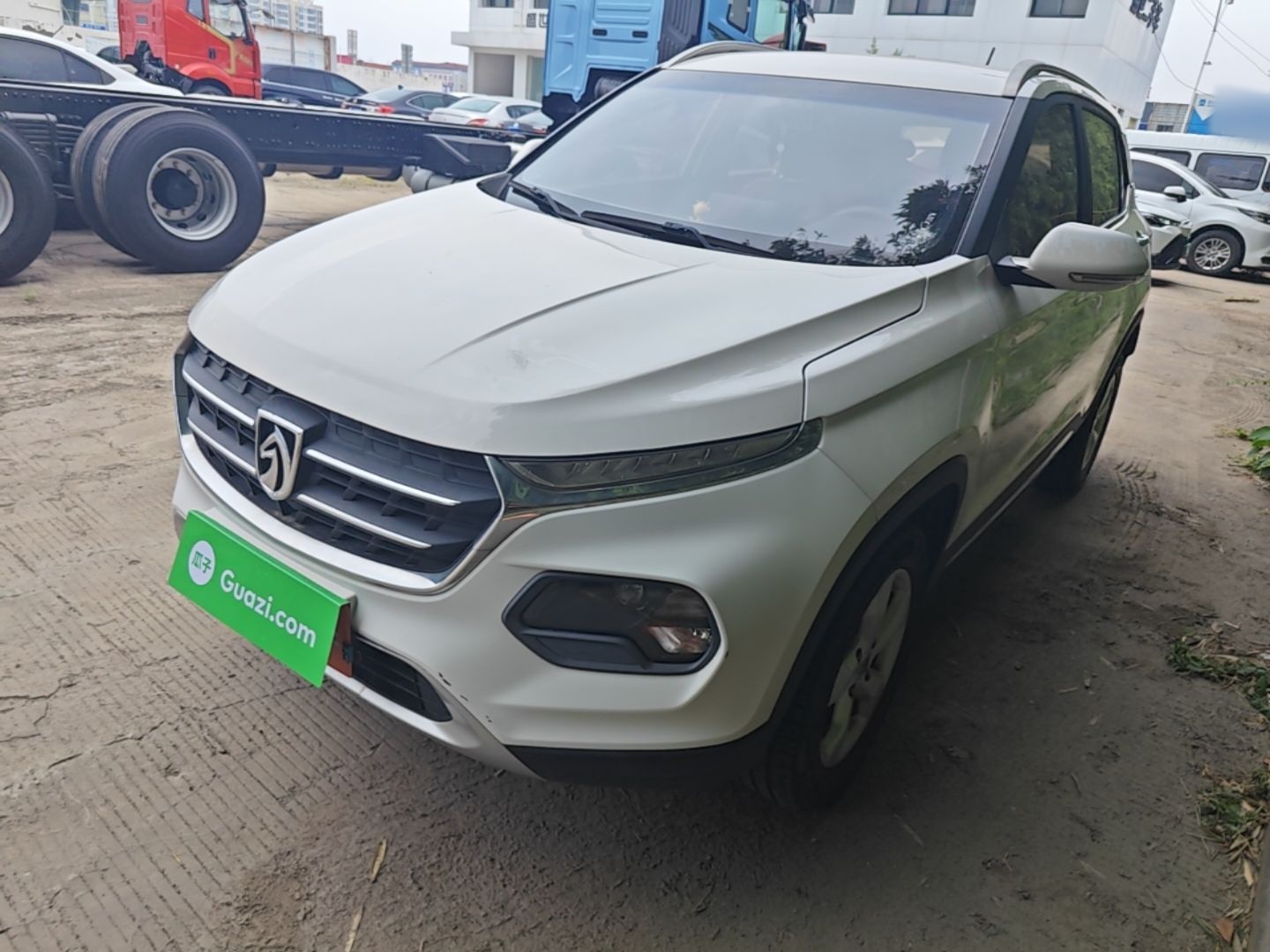 Под передней частью автомобиля