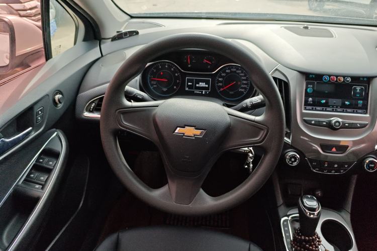 Used Chevrolet Cruze 2017 1.5L Automatic Pioneer Sunroof Edition
