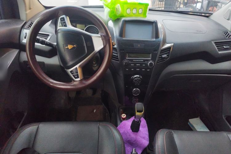 Used Jinbei Zhishang S30 2014 1.5L Manual Luxury Model Center Console